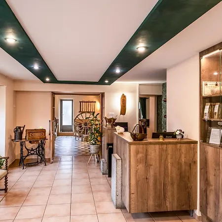 Logis Restaurant De La Poste Et La Grange Detente, Espace Bien-etre 3* Châteauneuf-de-Randon
