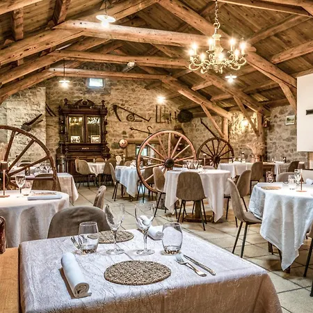 Hotel Logis Restaurant De La Poste Et La Grange Detente, Espace Bien-etre Châteauneuf-de-Randon